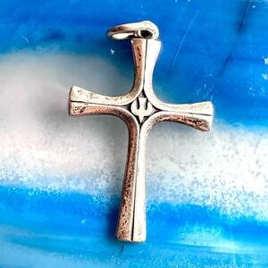 Retired James Avery Sterling Silver Descending Dove Serenity Cross Pendant 4030